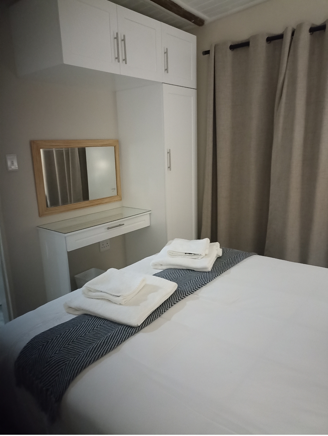 Main bedroom built-in wardrobe and dressing table